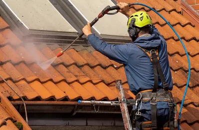 Démoussage et hydrofuge de toiture à Azet